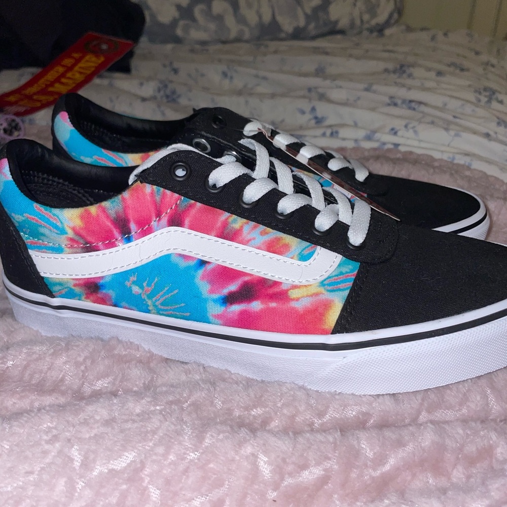 Super cute vans!